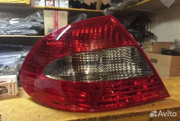 W209 Фонарь задний внешний левый красный-тонирован