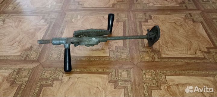 Ручная дрель ретро
