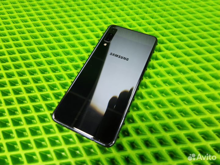 Samsung Galaxy A7 (2018), 4/64 ГБ