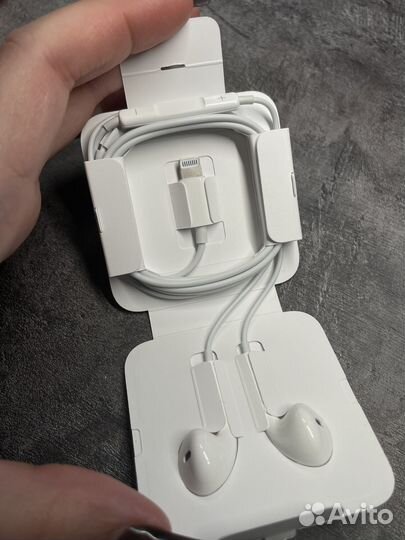 Наушники Apple EarPods Lightning из комплекта iPho