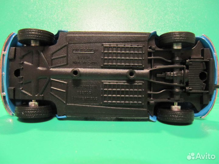 Модель фольксваген жук кабриолет 1 32 Welly новая