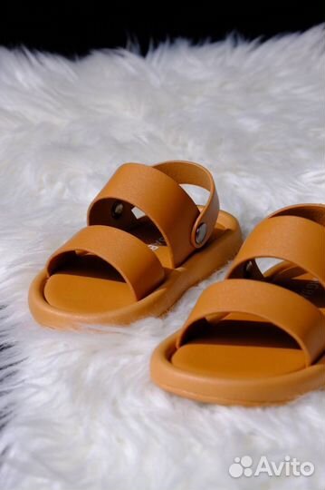 Сандали детские новые