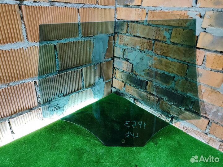 Стекло двери задней левой Volkswagen Passat B6