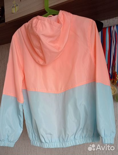 Ветровка для девочки