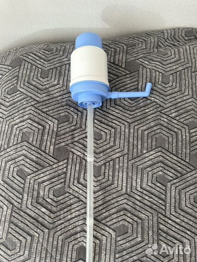 Ручная помпа для воды