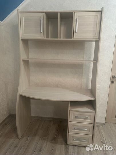 Детский письменный стол