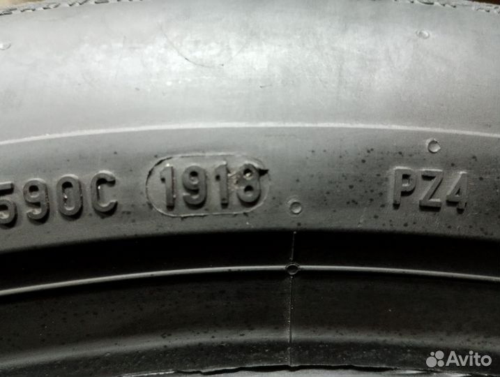 Pirelli P Zero PZ4 235/50 R19 99V