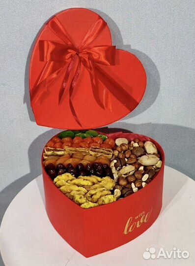 Подарочный набор сухофруктов в сердце