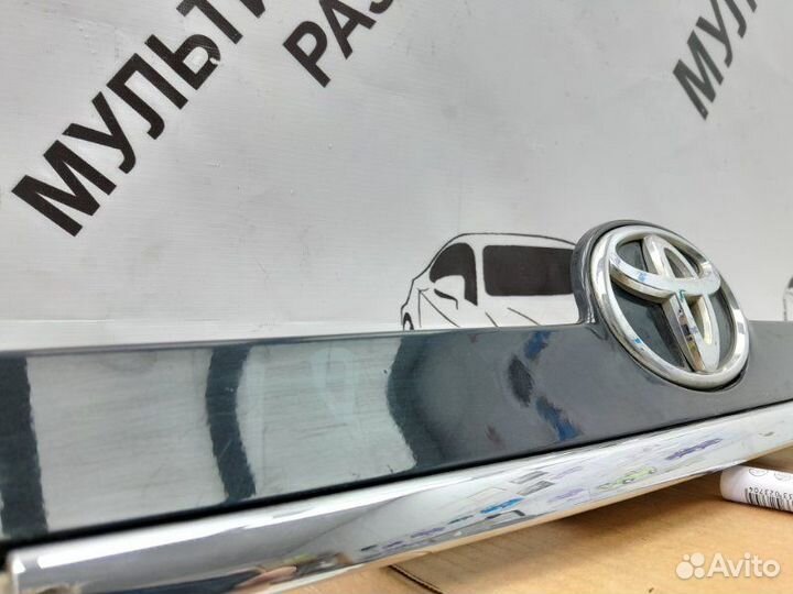 Молдинг крышки багажника Toyota Camry 55