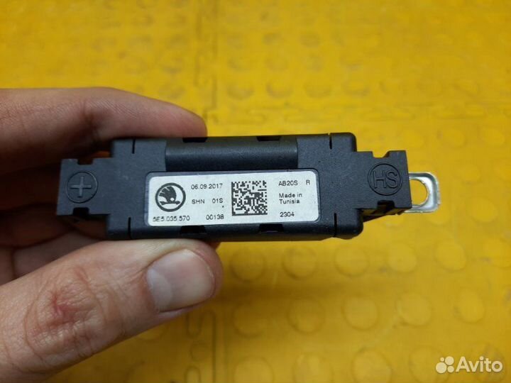 Антенна Skoda Octavia cwva 2017