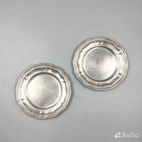 Два блюдца олово
