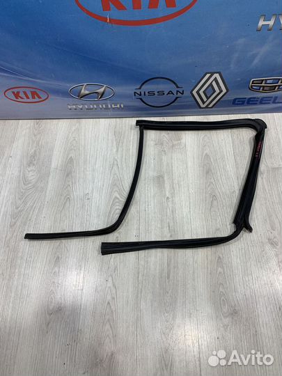 Уплотнитель зад проема стекла двери Nissan pathfin