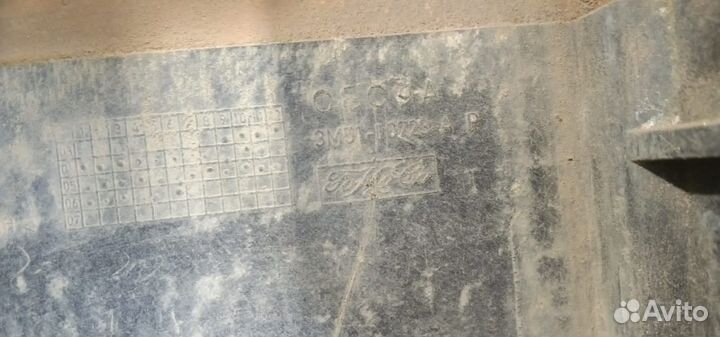 Площадка под аккумулятор Ford Focus 2004-2011