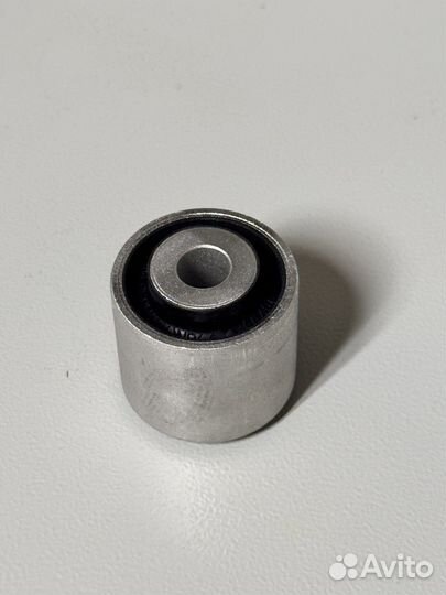 Сайлентблок передней подвески нижний на Audi A4