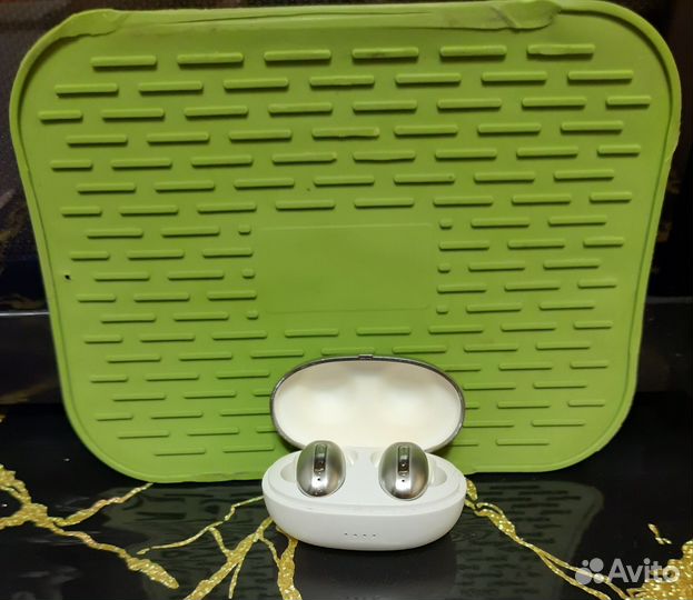 Продам наушники 3 пары и часы