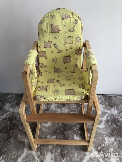 Детский стульчик для кормления деревянный