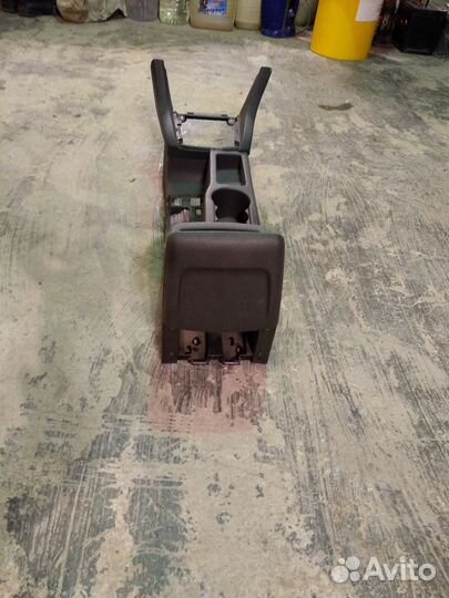 Консоль центральная ford focus II (2009г.в)