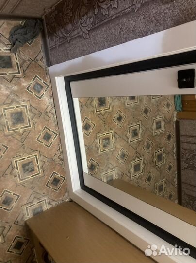 Входная металлическая дверь с зеркалом