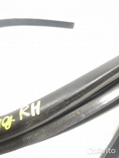 Уплотнитель двери задней правой Jaguar F-Pace 2020