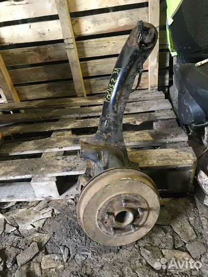 Кулак задний левый Ford Focus 2