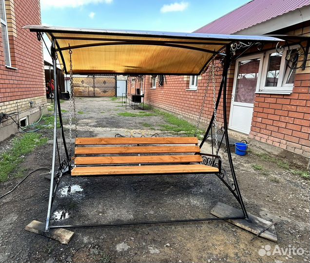 Садовые кованные качели, беседки, мангалы с крышей