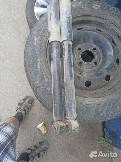 Renault logan1 2012 г амортизаторы б.у