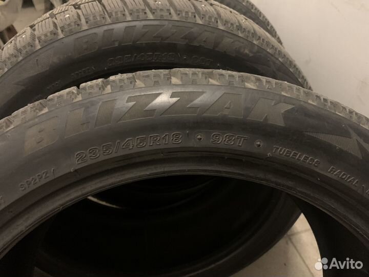 Bridgestone Blizzak Spike-02 235/45 R18 98T