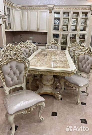 Стол кухонный и стулья