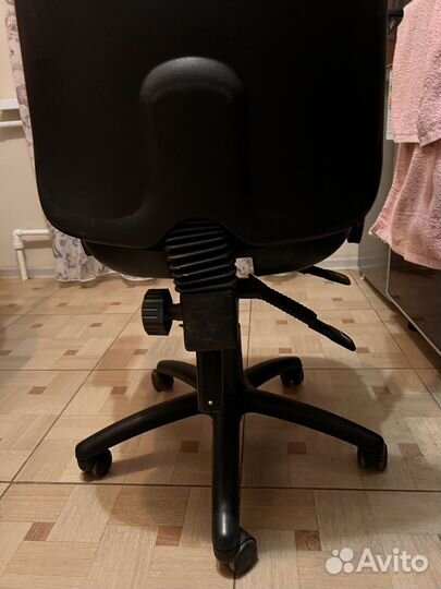 Офисное кресло