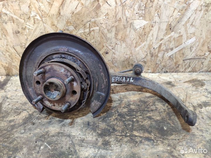 Кулак задний левый Chevrolet Epica