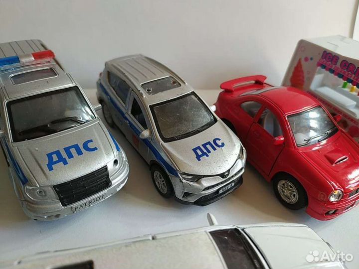 Коллекционные модели автомобилей пакетом