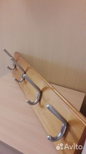 Вешалка для одежды настенная