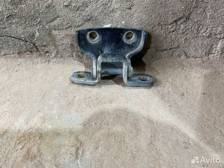 Петля двери задняя Hyundai Sonata EF 2004