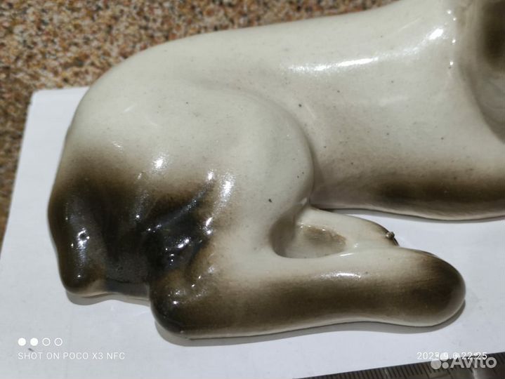 Крупная статуэтка собаки