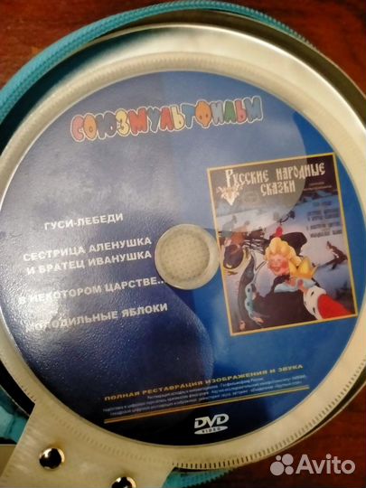 Cd диски, видео и аудио кассеты