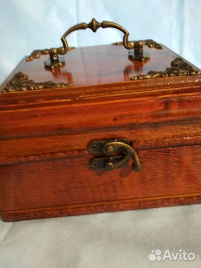 Шкатулка с ручкой