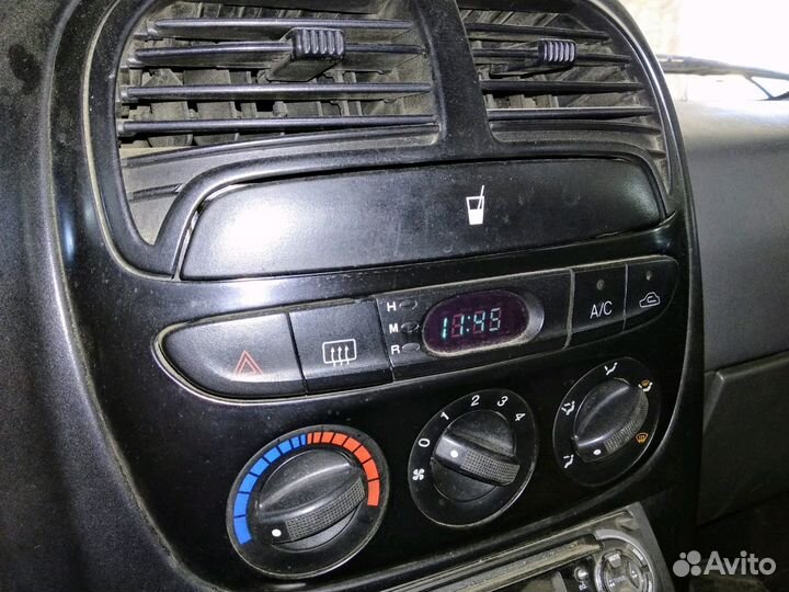 Центральная консоль торпеды Kia Sportage 1