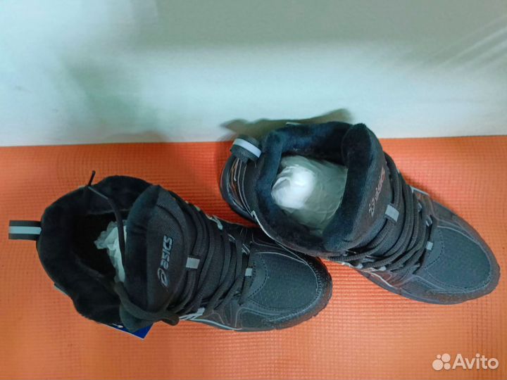 Кроссовки зимние asics