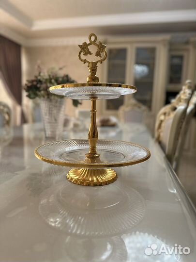 Ваза для фруктов на ножке