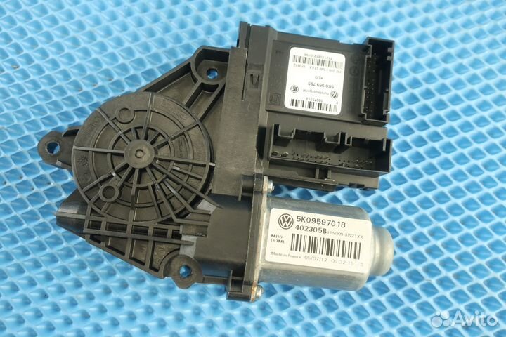 Мотор стеклоподъемника передний левый VW Golf 6