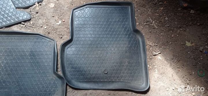 Автомобильные коврики резиновые