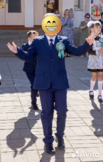 Костюм тройка для мальчика 146-152см