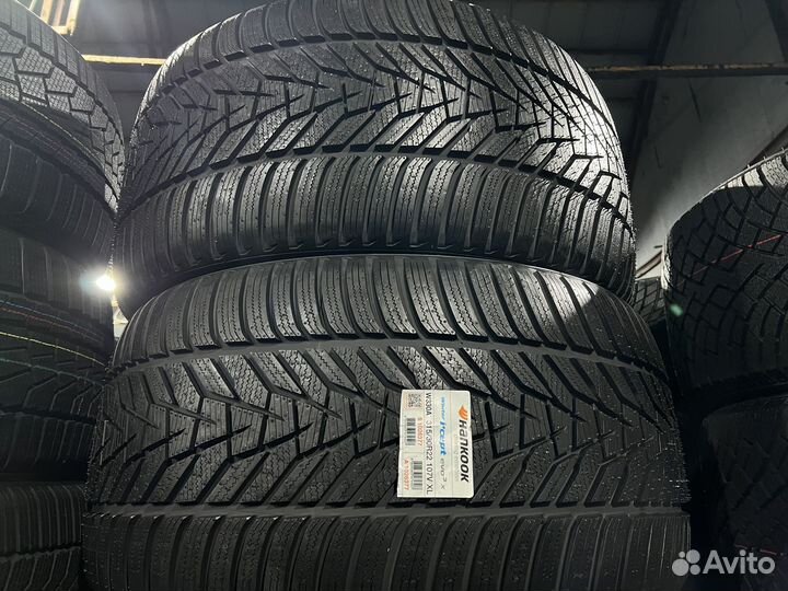 Hankook Winter I'Cept Evo 3 X W330A 315/30 R22 и 285/35 R22 111V