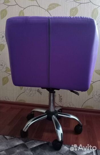 Кресло для мастера маникюра