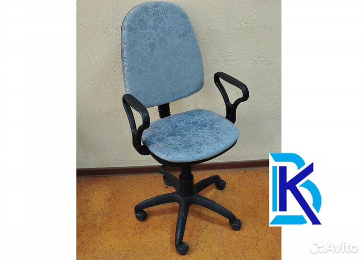 Офисное кресло 