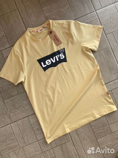 Футболка levis новая
