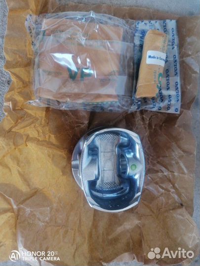 Поршень двс с пальцами и поршневыми кольцами Ford