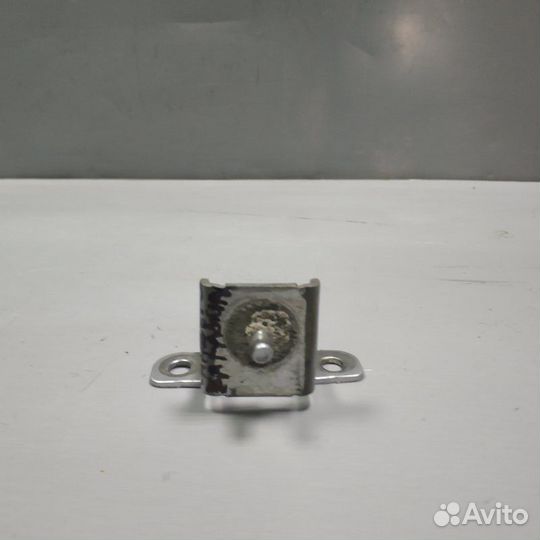 Петля крышки багажника Renault Sandero 2 K7M812