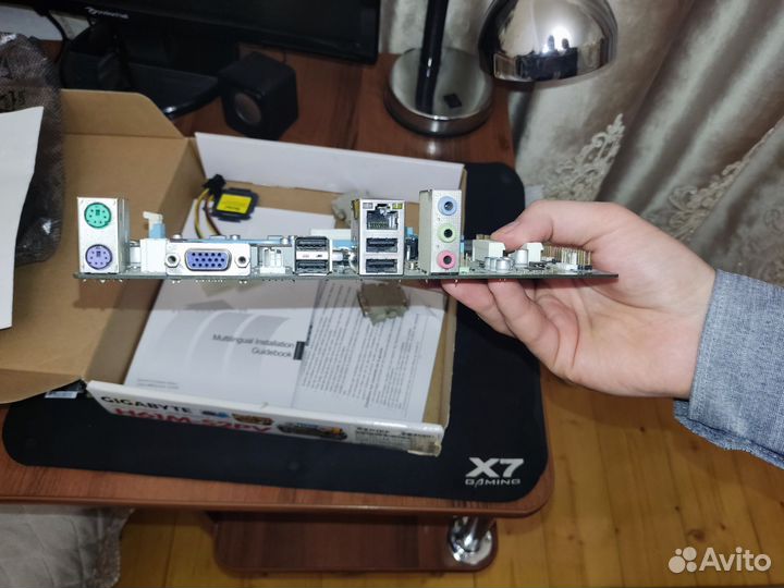 Материнская плата с процессором и видеокартой