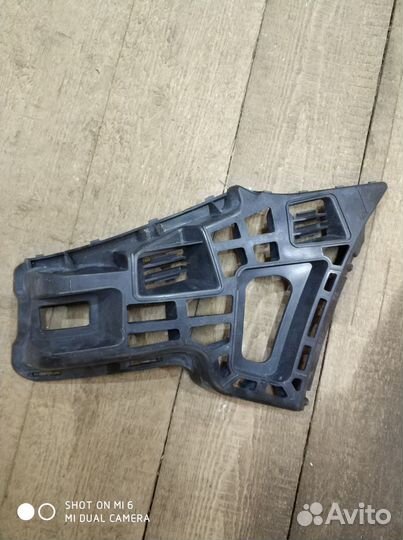 Кронштейн переднего бампера Volkswagen Touareg 1